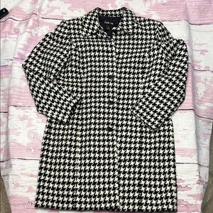 Stylish Black and White Houndstooth Coat